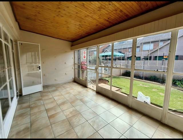 2 BEDROOM APARTMENT TO LET IN THREE RIVERS PROPER